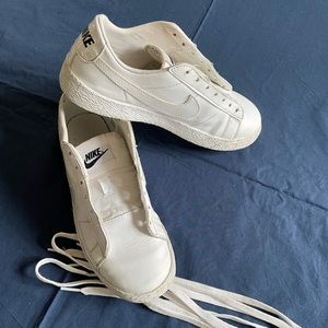 Kids’ Nike low - gently used